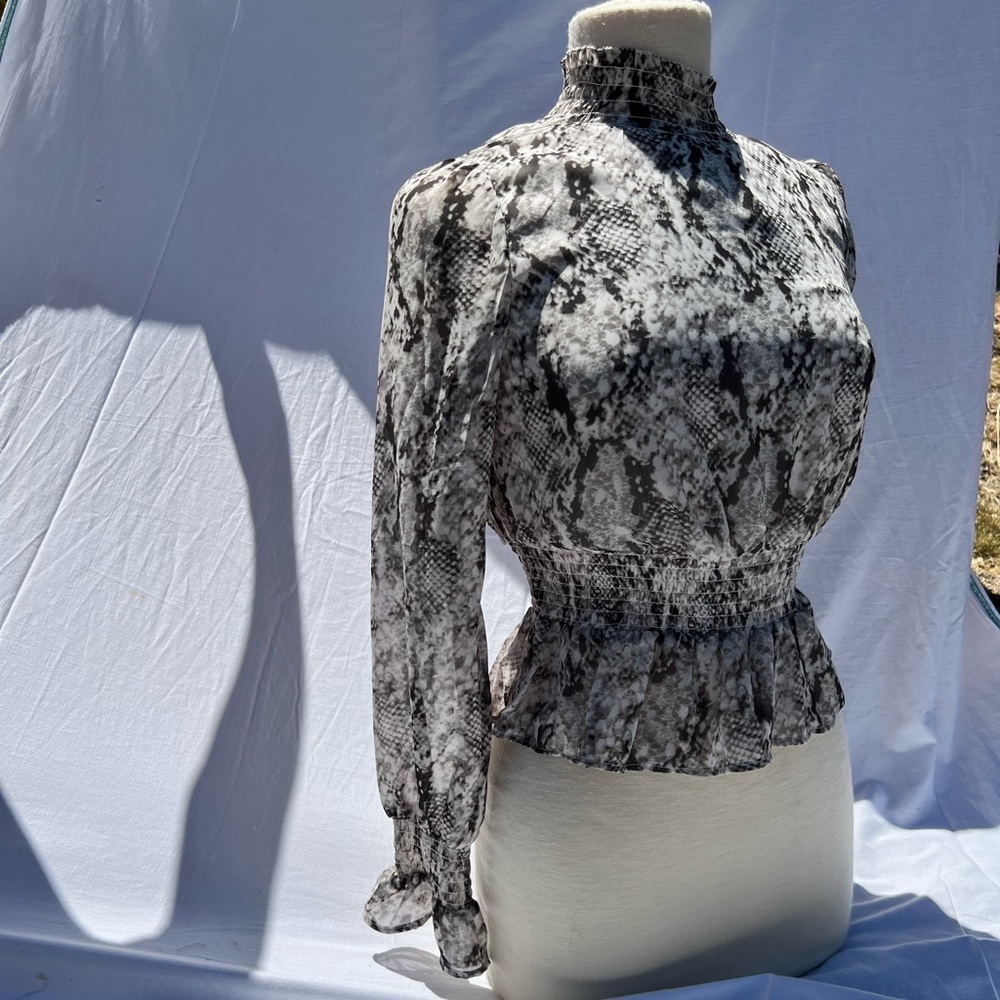 Blouse - Picture 2 of 6
